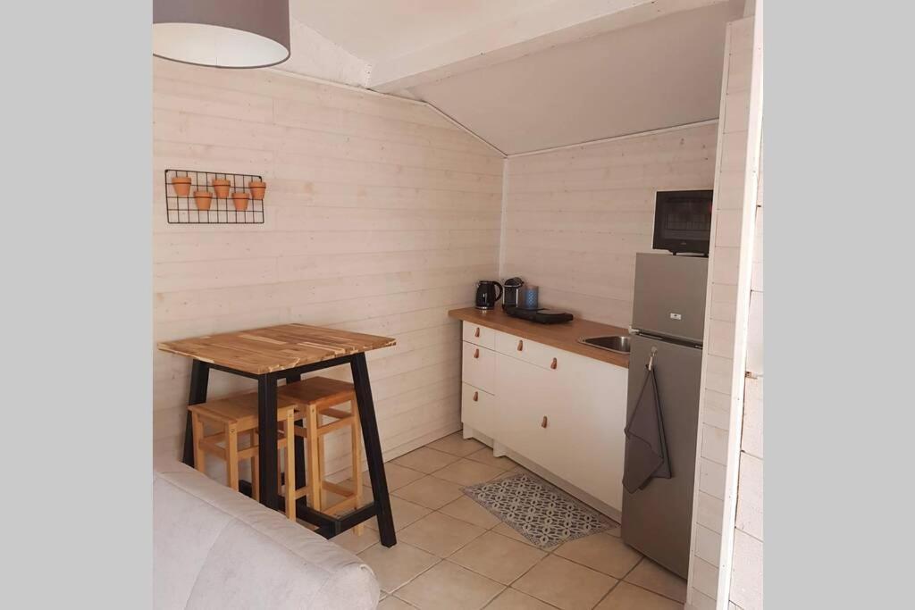 Maisonnette en pierre indépendante de 20 m2 Saint-Cirgues-sur-Couze Esterno foto