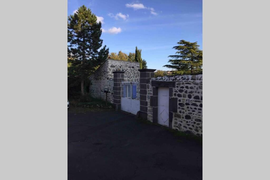 Maisonnette en pierre indépendante de 20 m2 Saint-Cirgues-sur-Couze Esterno foto