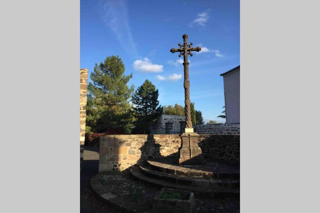 Maisonnette en pierre indépendante de 20 m2 Saint-Cirgues-sur-Couze Esterno foto