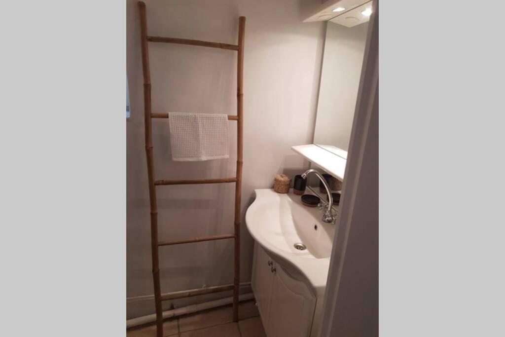 Maisonnette en pierre indépendante de 20 m2 Saint-Cirgues-sur-Couze Esterno foto