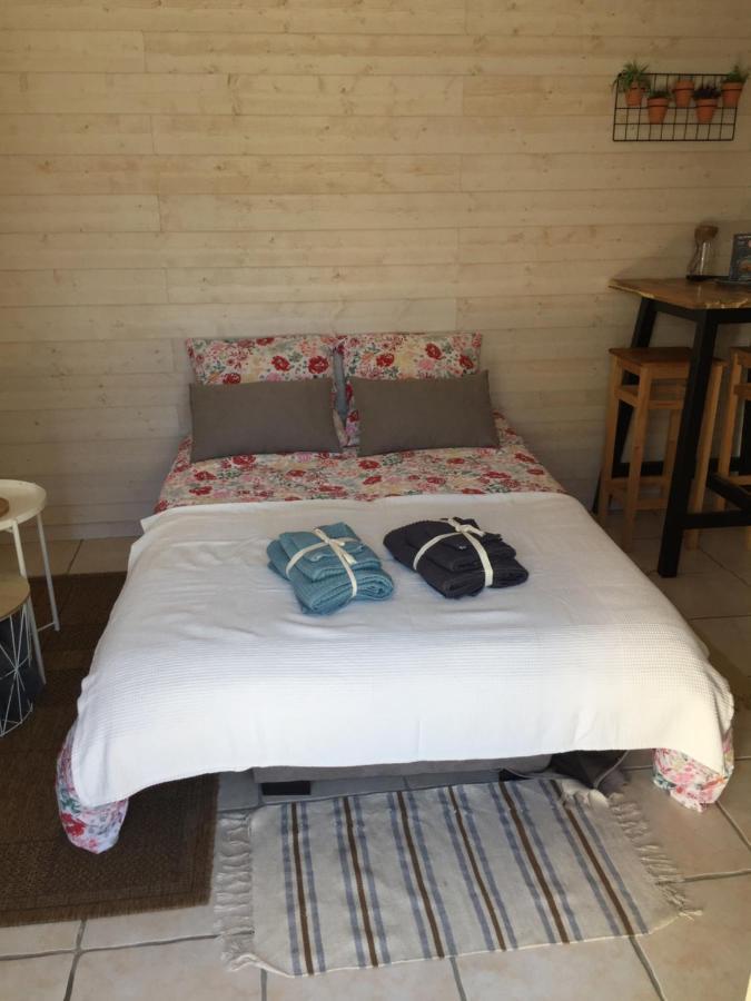 Maisonnette en pierre indépendante de 20 m2 Saint-Cirgues-sur-Couze Esterno foto